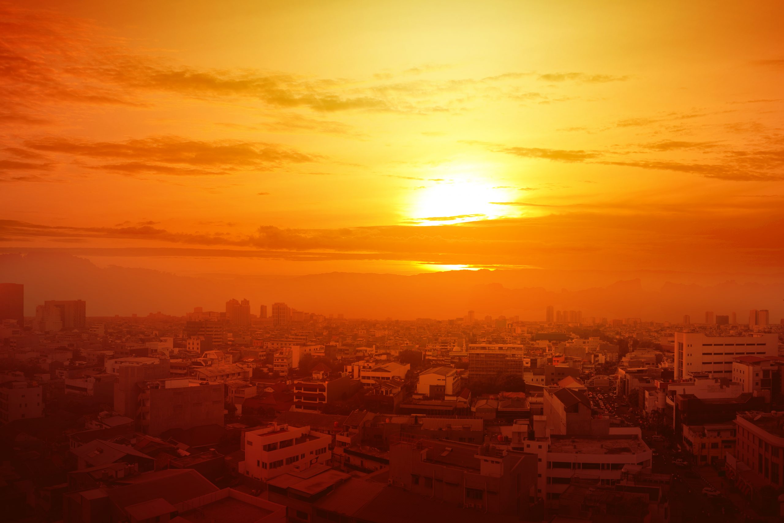 Heatwave,On,The,City,With,The,Glowing,Sun,Background.,Heatwave